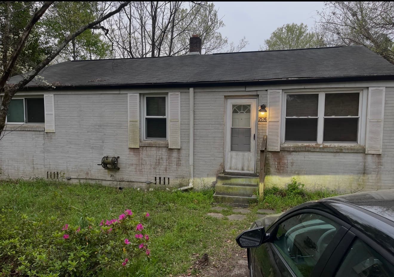 House exterior before soft washing